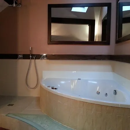 Jacuzzi Apartment *